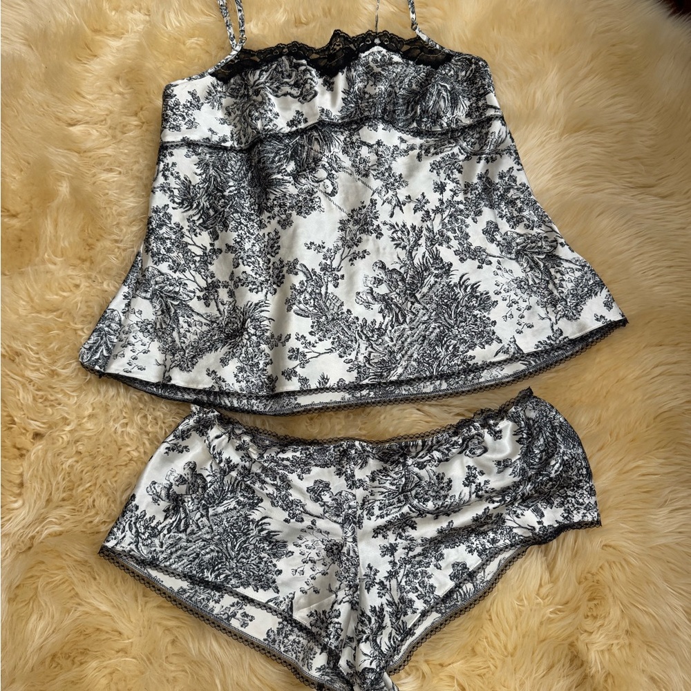 EUC Victoria’s Secret Toile Vintage Set - Large
